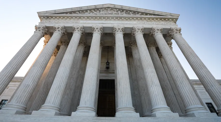 Photo of a courthouse