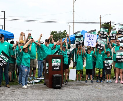 Our Safety Matters: AFSCME members in IDOC and IDHS picket for safe workplaces