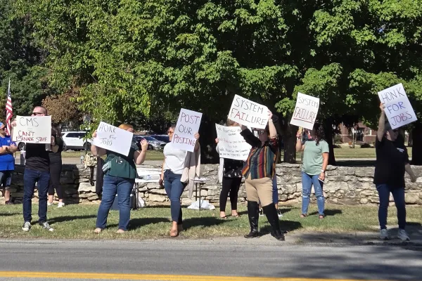 Members of AFSCME Local 1787 picket