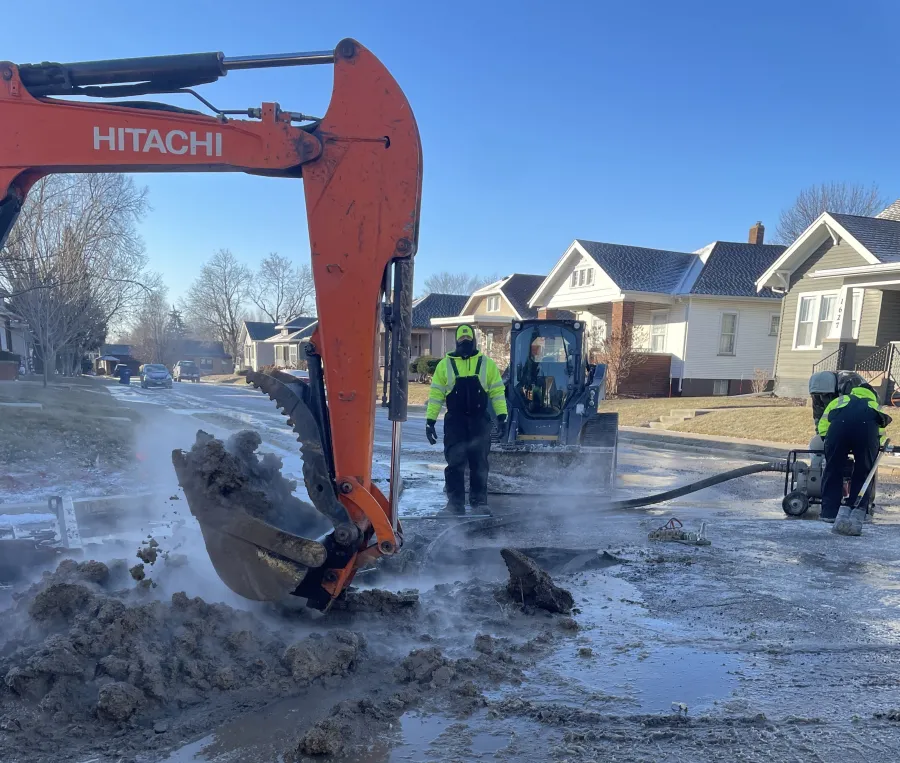 AFSCME members fix a broken water main.