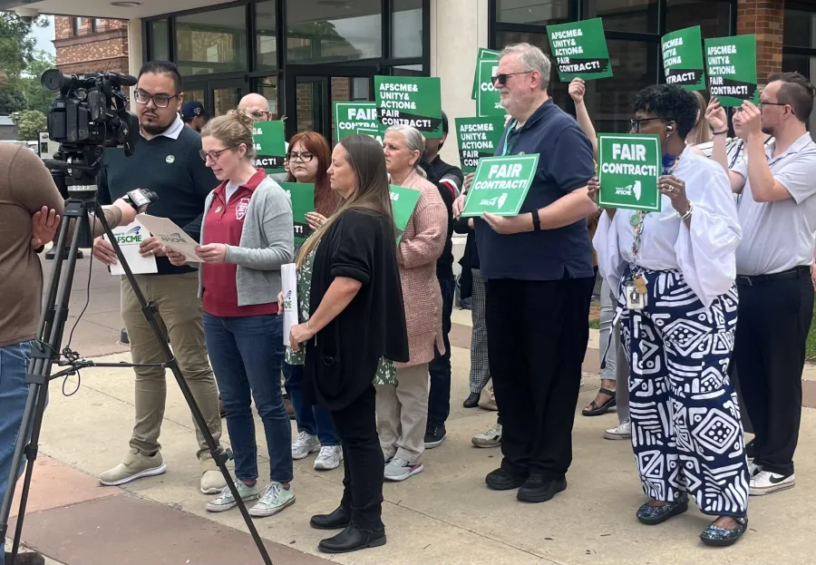 Members of Local 900 announce their strike authorization vote
